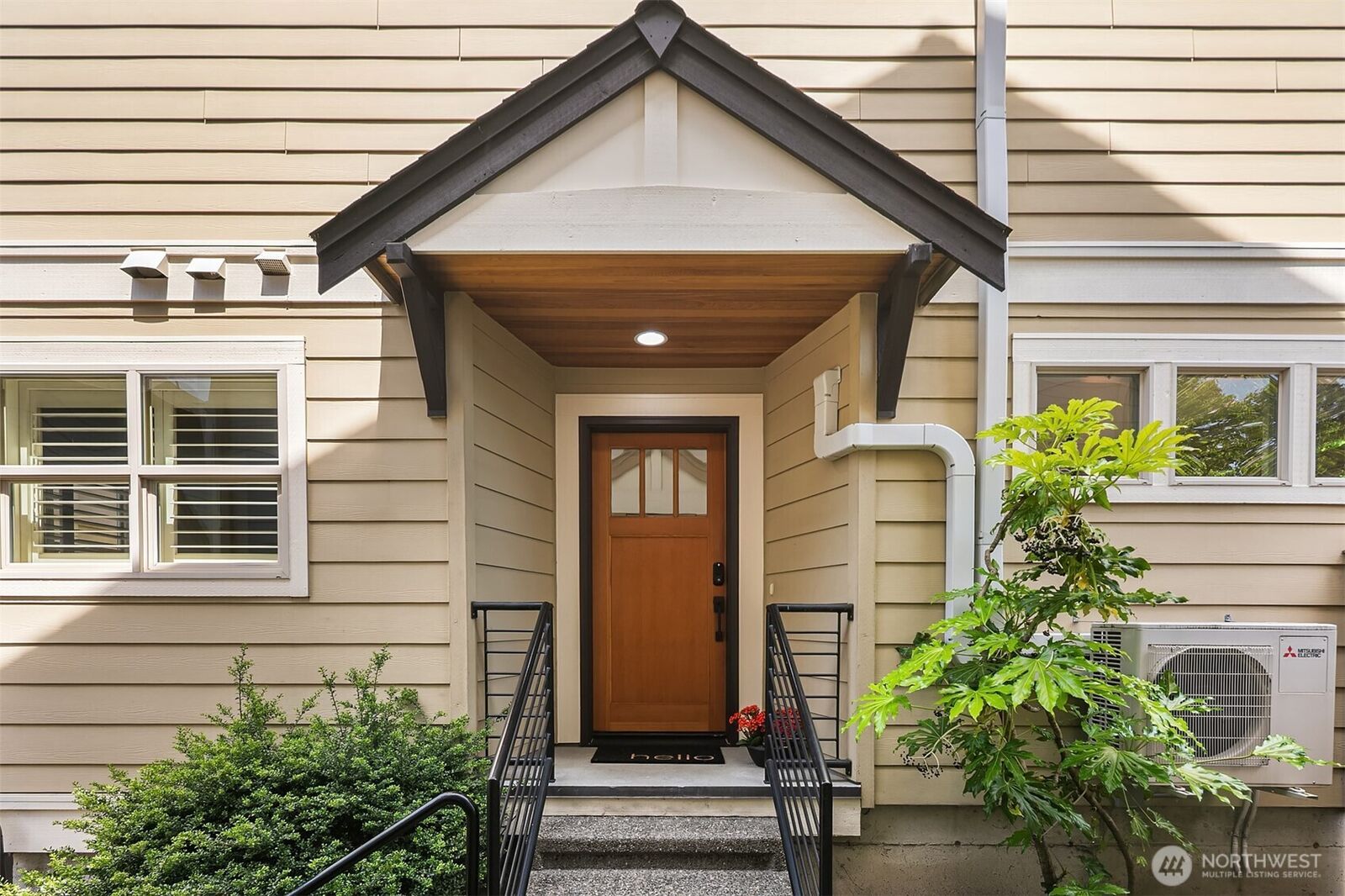 Property Photo:  3122  Franklin Avenue E A  WA 98102 