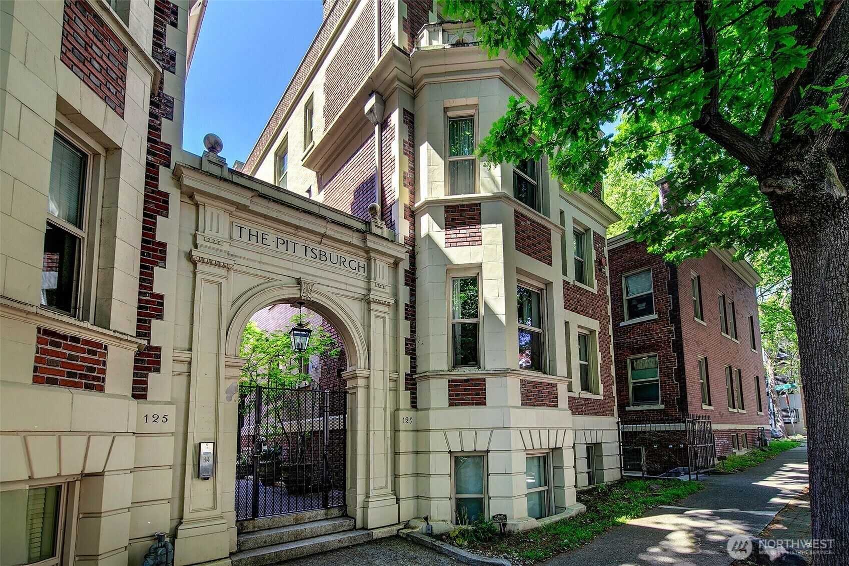 125  Warren Avenue N J  Seattle WA 98109 photo