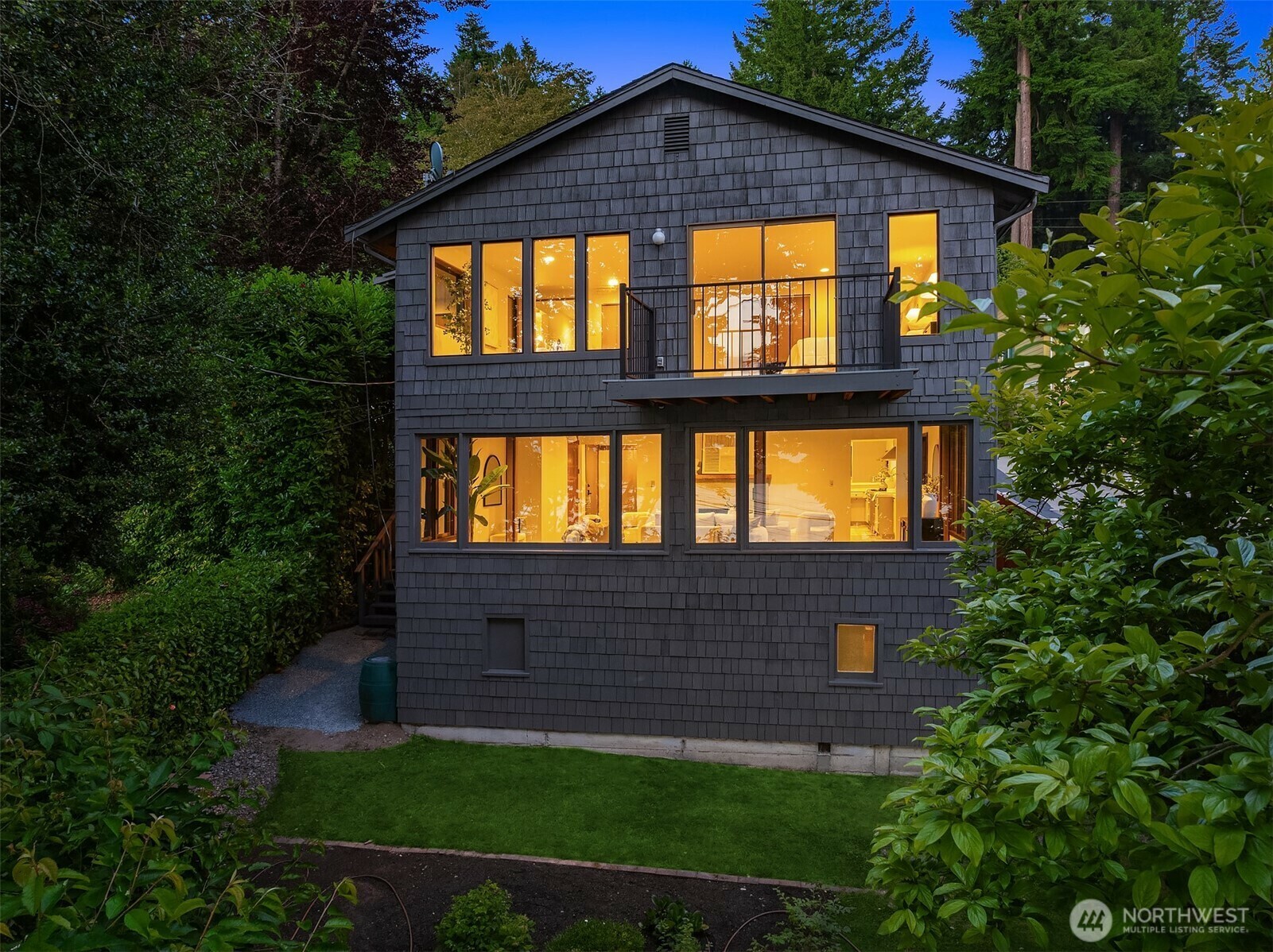 Property Photo: 16039 Maplewild Avenue SW WA 98166