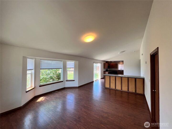 Property Photo: 109 Annie Place WA 98926