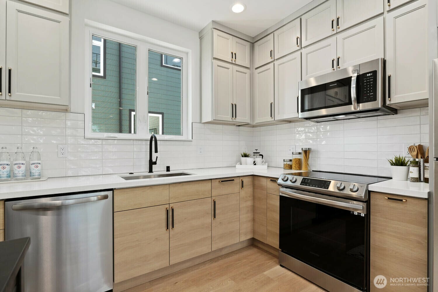 Property Photo: 931 N 92nd Street B WA 98103