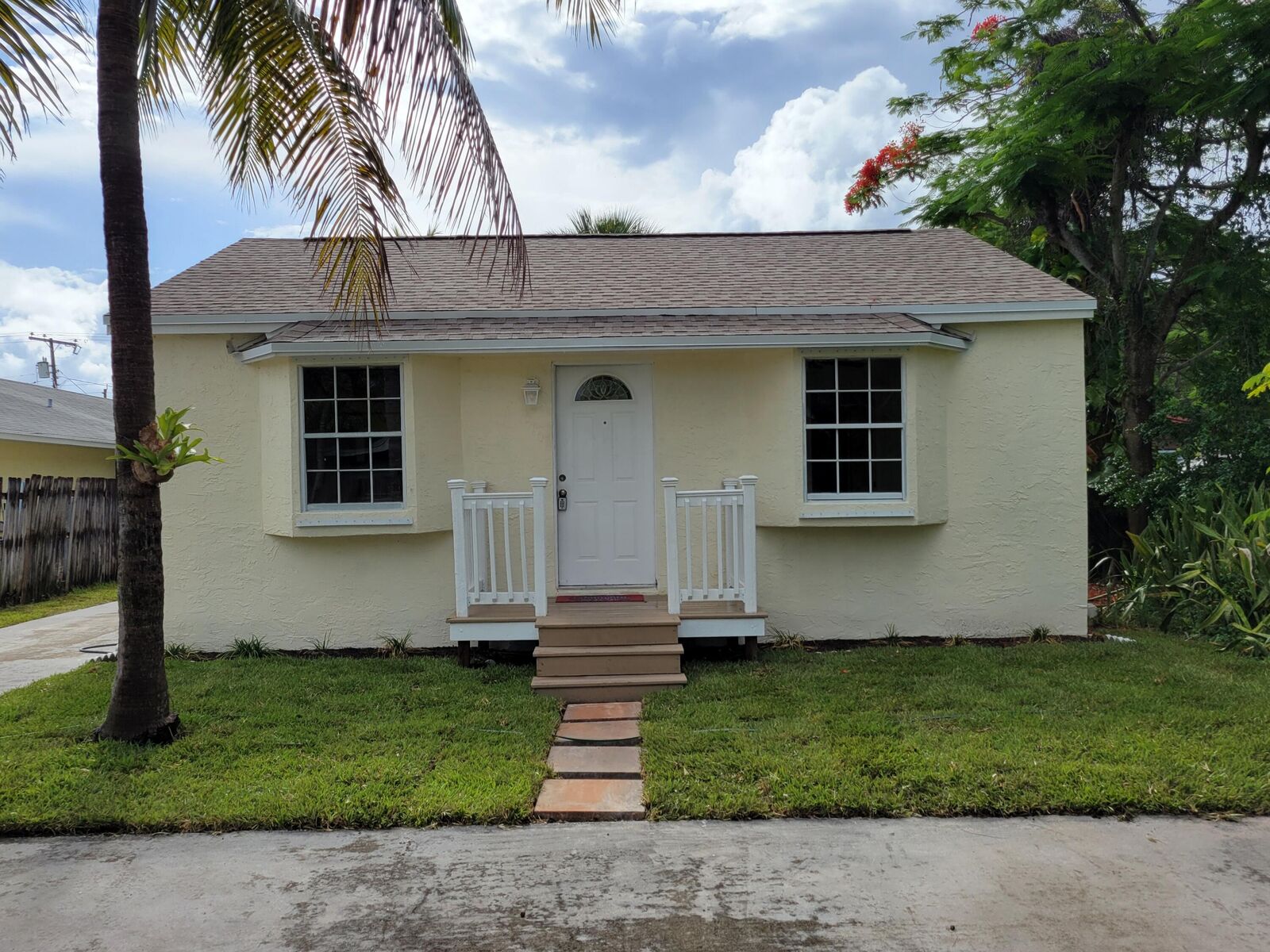 Property Photo:  510 N 5th Street  FL 33462 