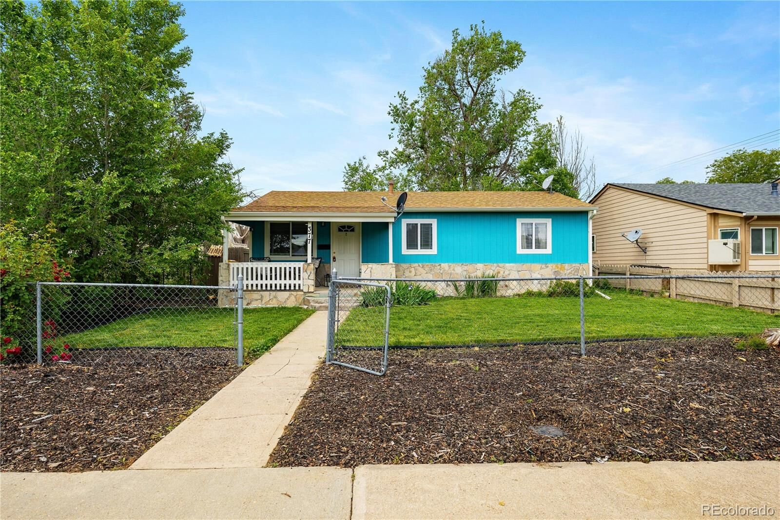 Property Photo:  377 N 10th Avenue  CO 80601 