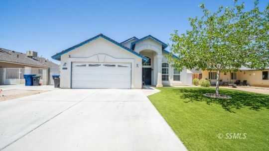 Property Photo: 725 S Alvord St CA 93555