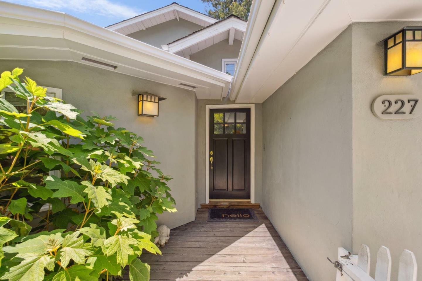 Property Photo:  227 Santa Margarita Avenue  CA 94025 