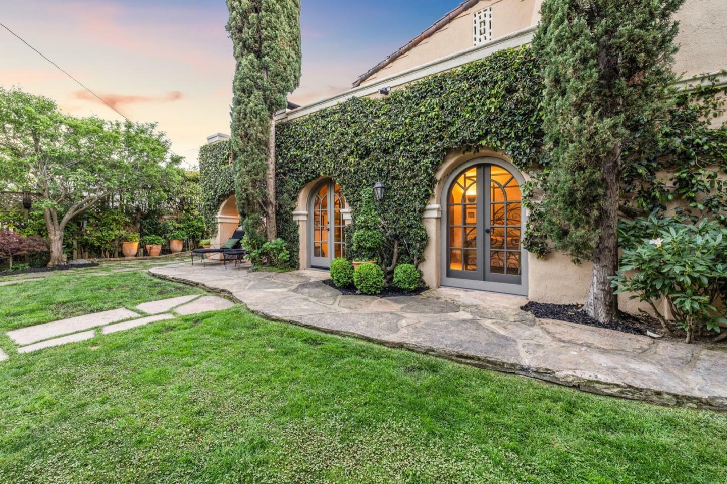 Property Photo: 364 Franklin Street CA 94402