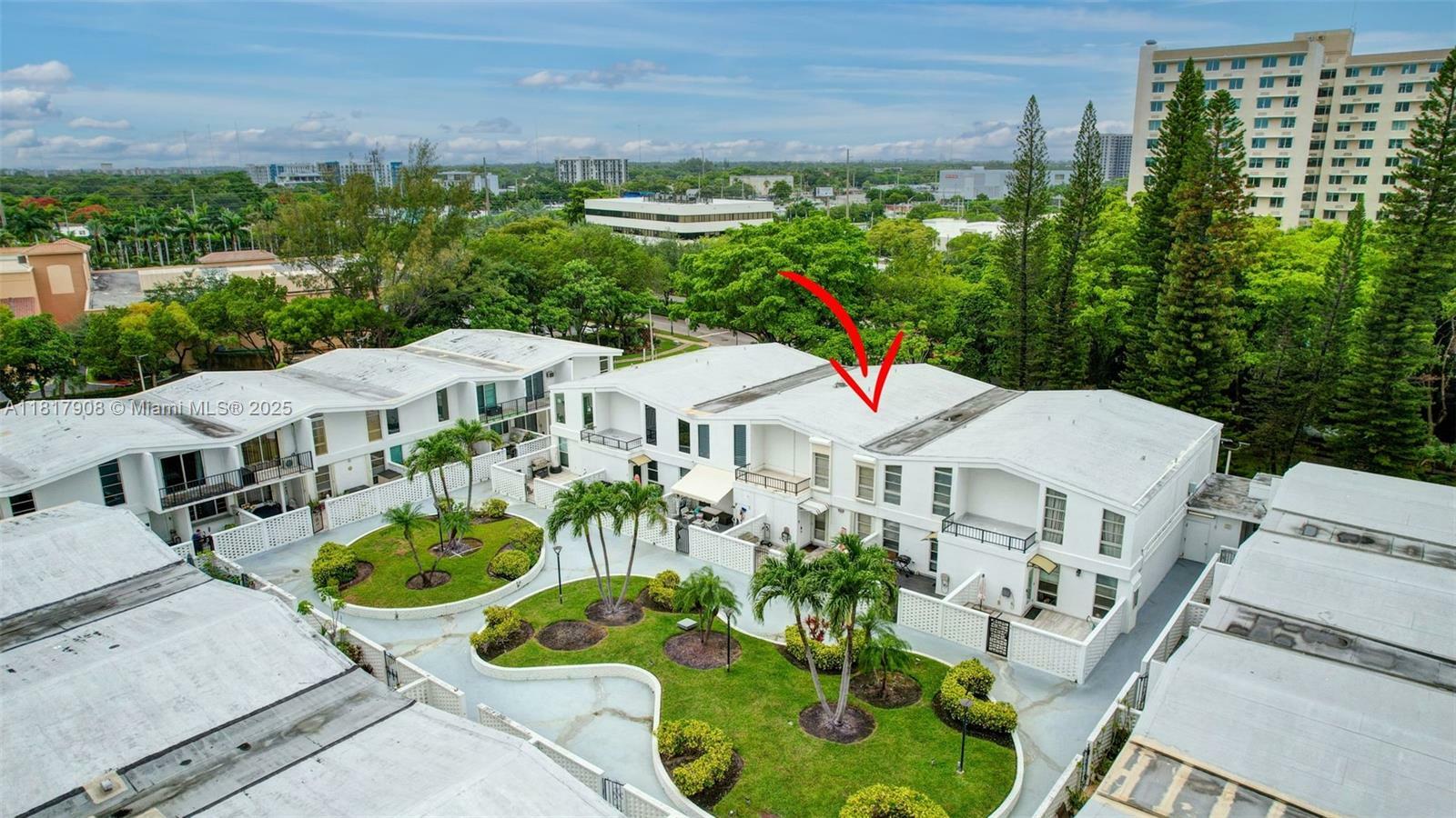 Property Photo: 2730 NE 183rd St Th03 FL 33160