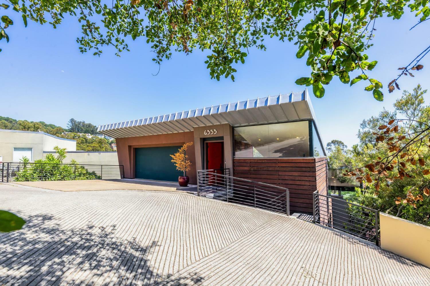 6353 Skyline Boulevard  Oakland CA 94611 photo