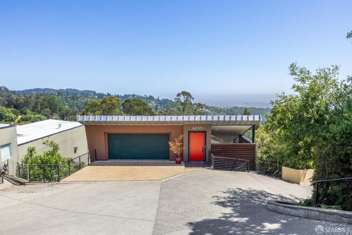 6353 Skyline Boulevard  Oakland CA 94611 photo