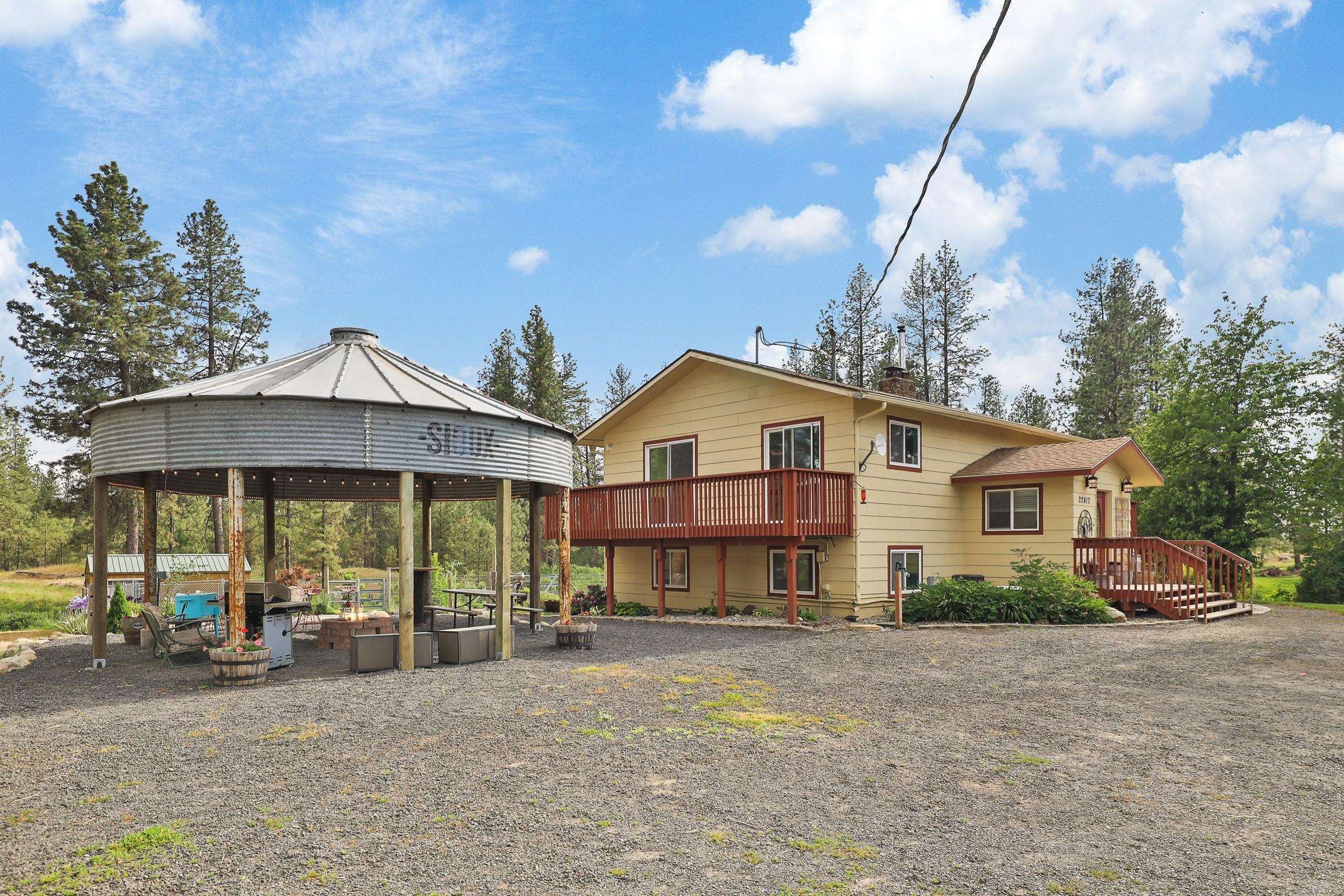 Property Photo: 22417 W Malloy Prairie Rd WA 99004