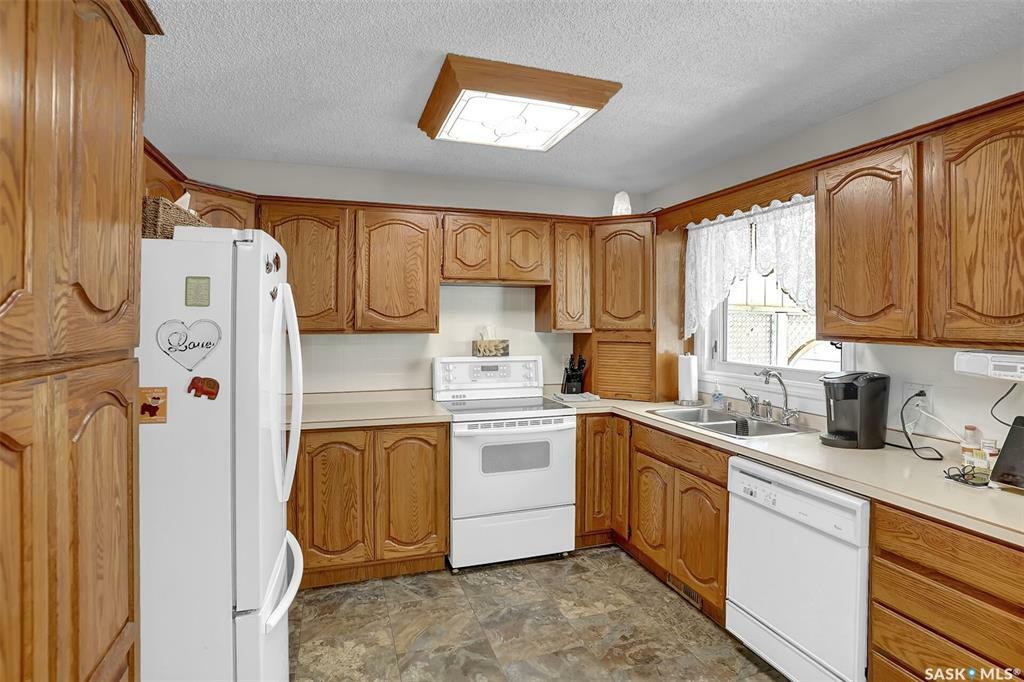 Property Photo: 227 Rodenbush Drive SK S4R 6X1