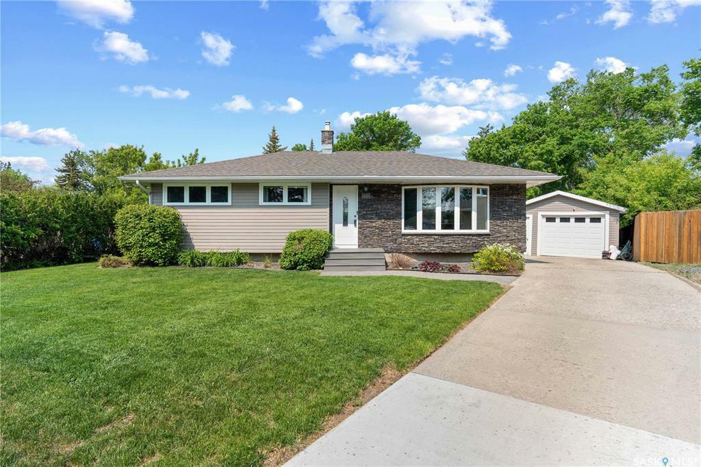 Property Photo: 16 Lipton Place SK S4R 3T6