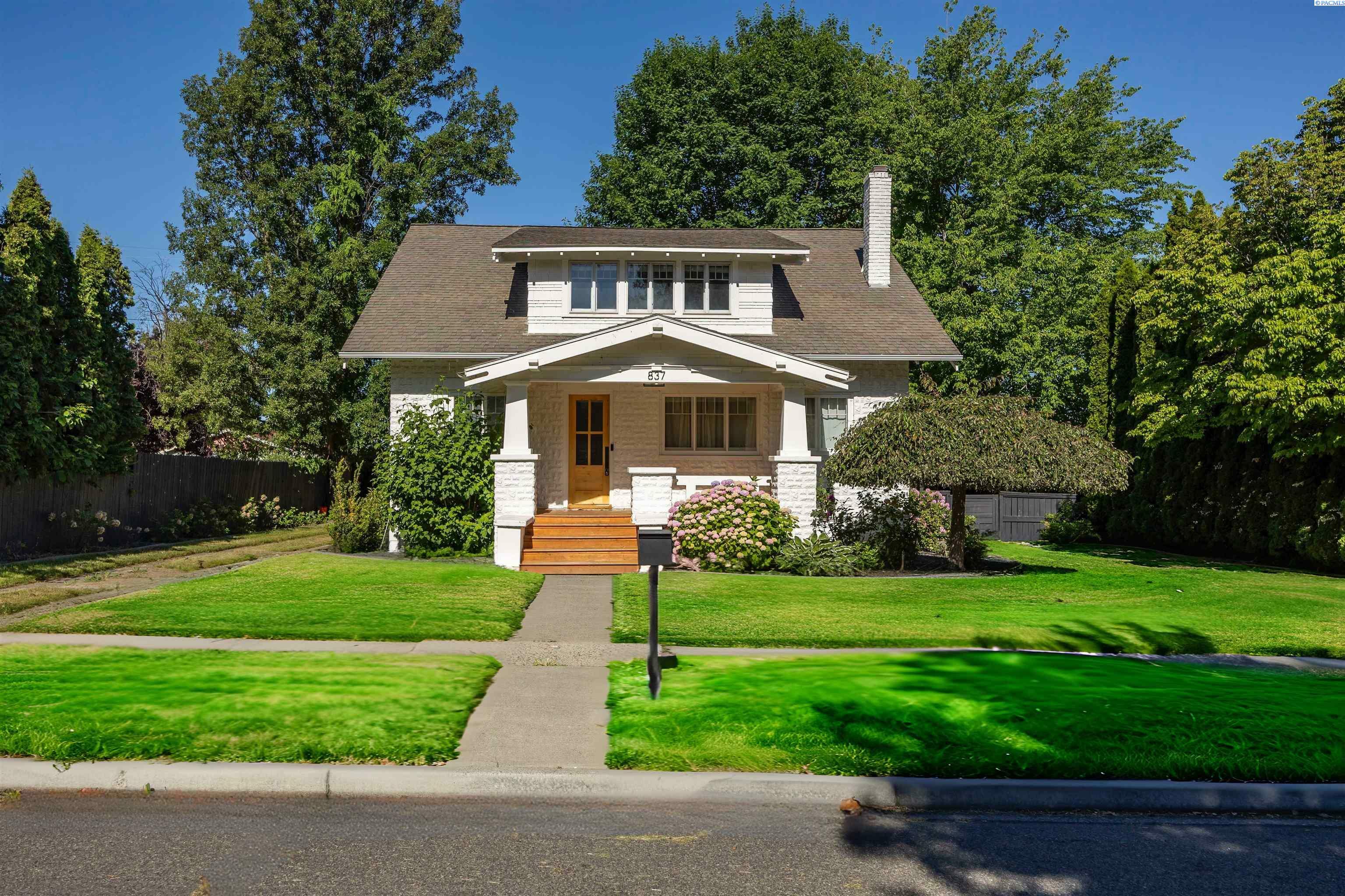 Property Photo:  837 Court Street  WA 99350 