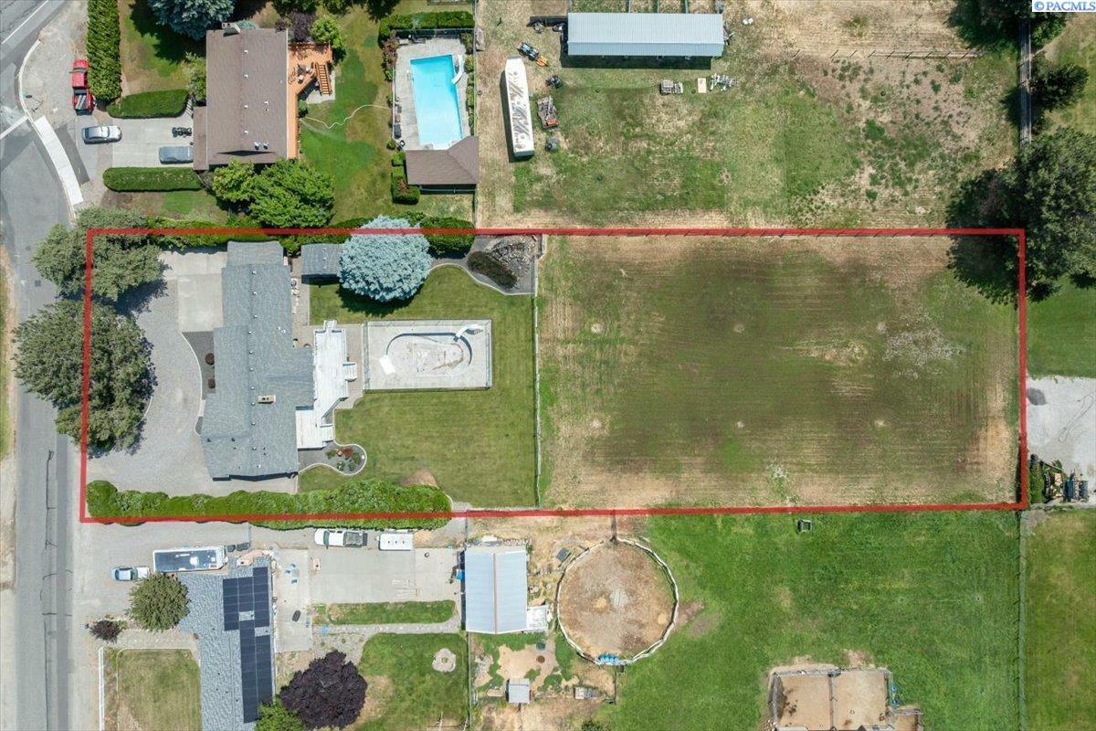 Property Photo: 10012 Maple Dr. WA 99301