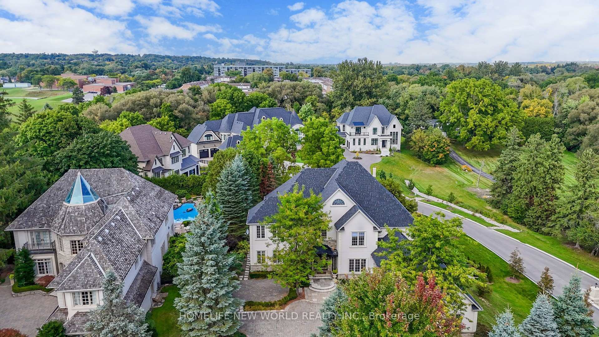 Property Photo: 198 Kennedy Street W ON L4G 2L7