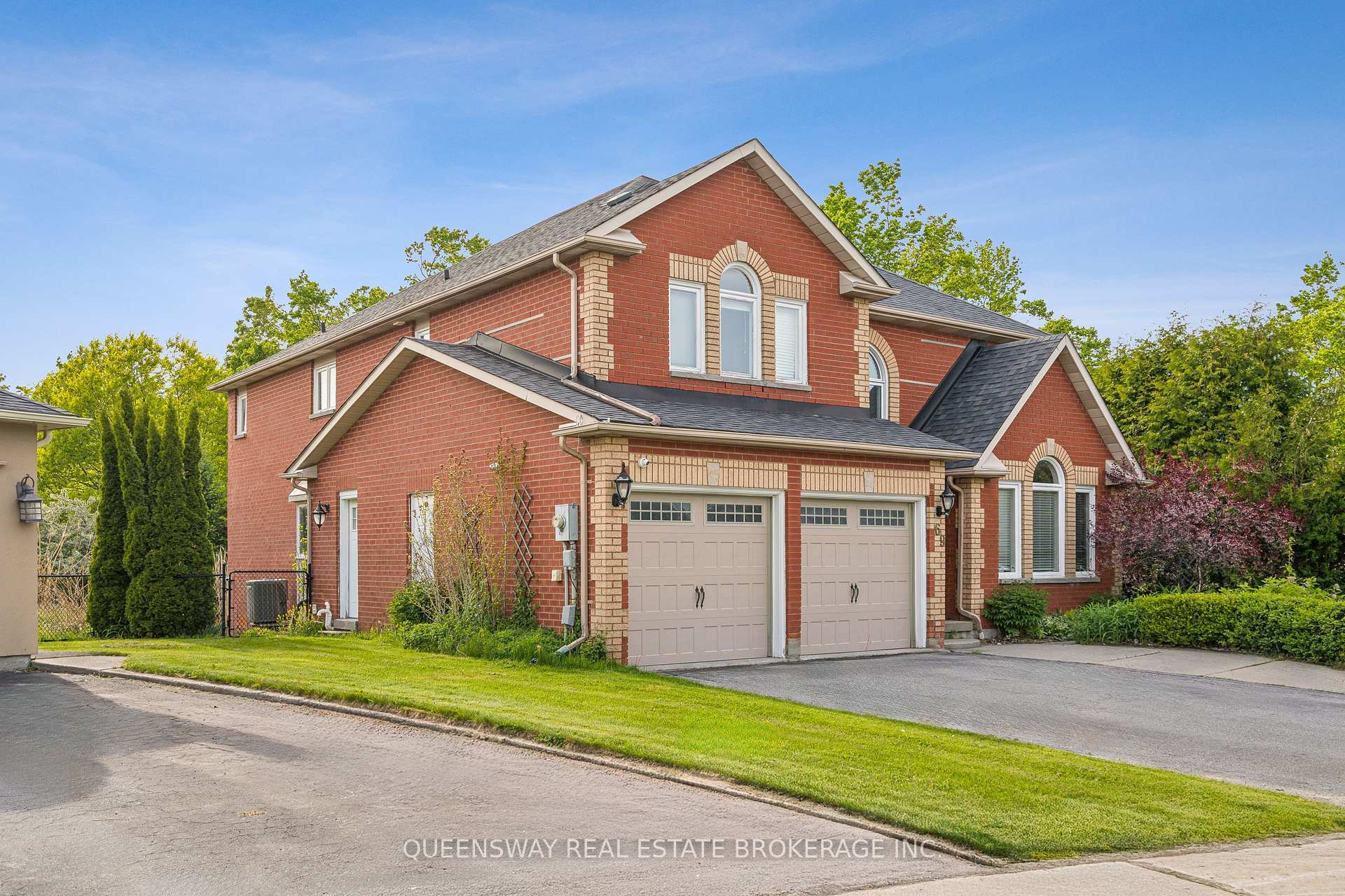 Property Photo: 69 Cityview Circle ON L4N 7V1