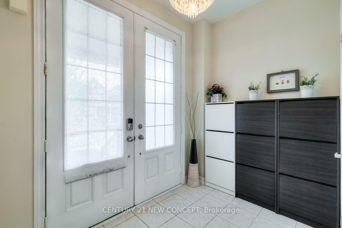 Property Photo: 521 McGregor Farm Trail ON L3X 0H7