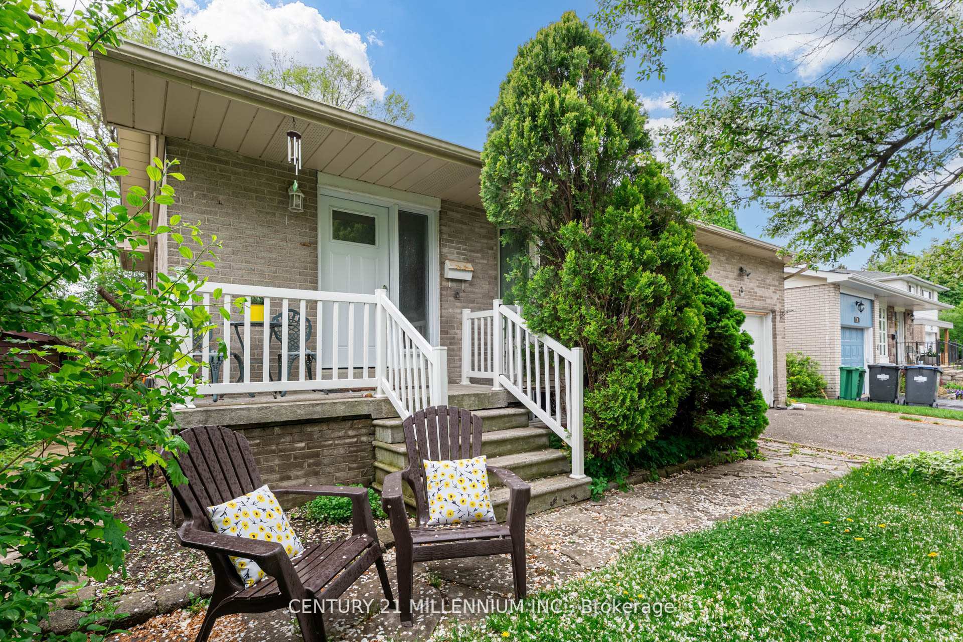 12 Parkend Avenue  Brampton ON L6Y 1B2 photo