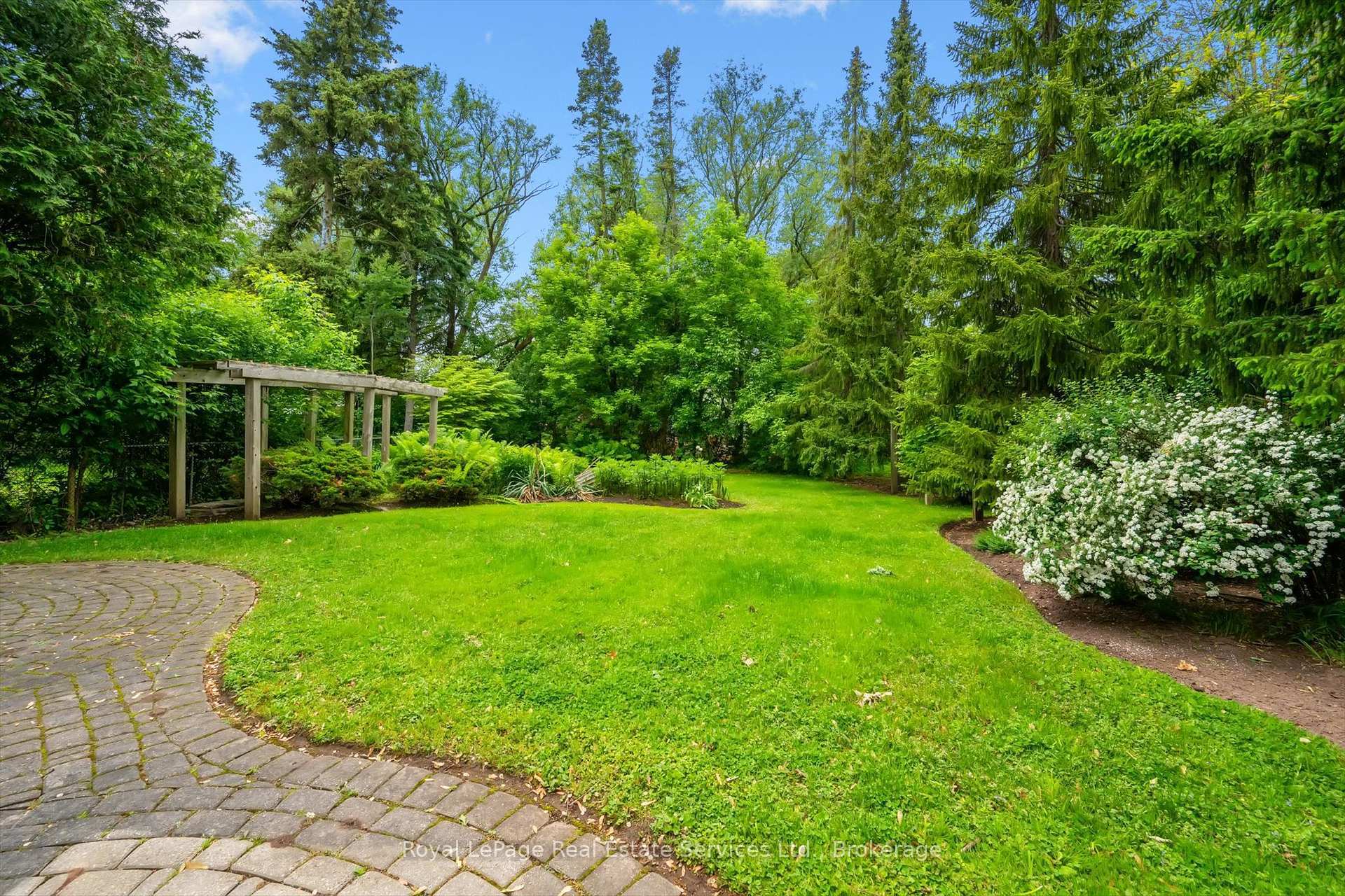 Property Photo: 480 Chartwell Road ON L6J 4A5