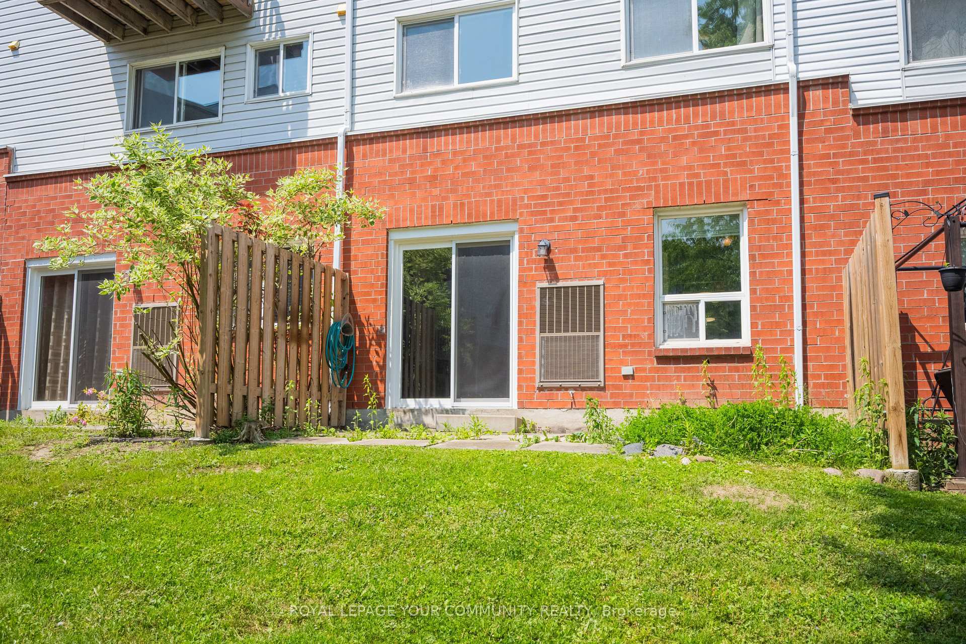 Property Photo: 17 Wylie Circle ON L7G 5M1