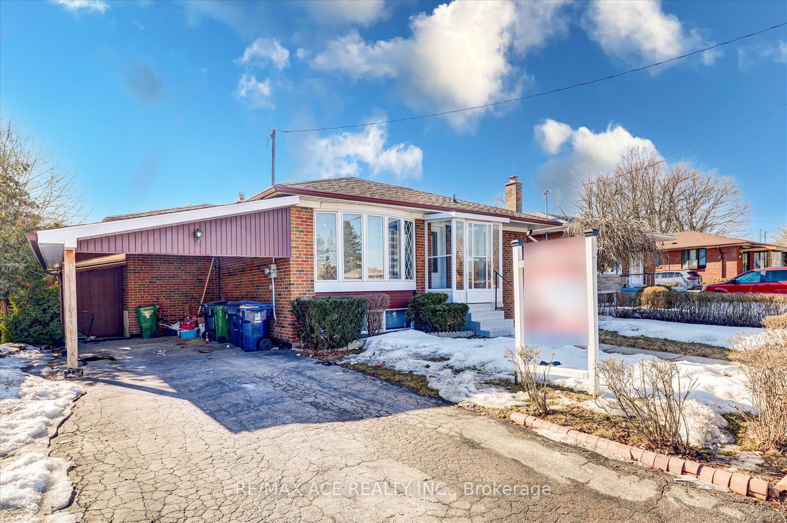 Property Photo: 16 Roseglor Crescent Main ON M1P 3T6