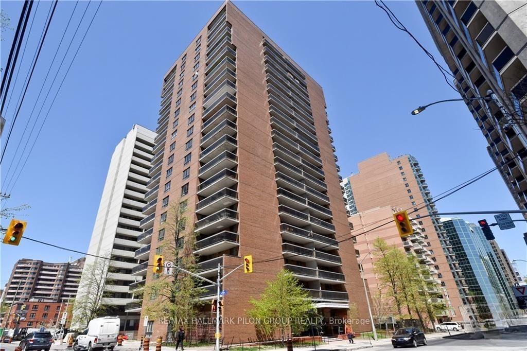 Property Photo:  475 Laurier Avenue W 1504  ON K1R 7X1 