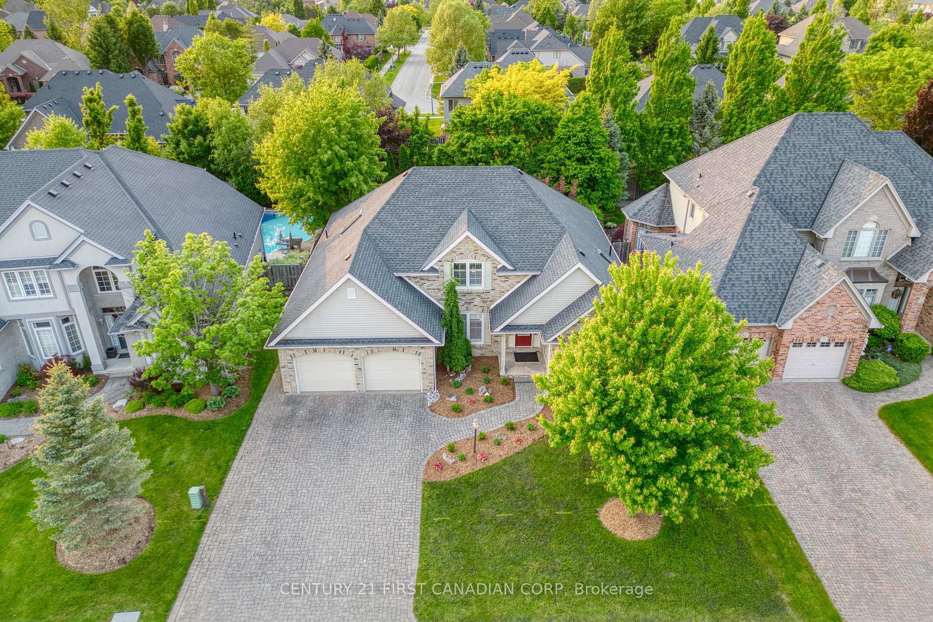 Property Photo: 540 McGarrell Place ON N6G 5J8