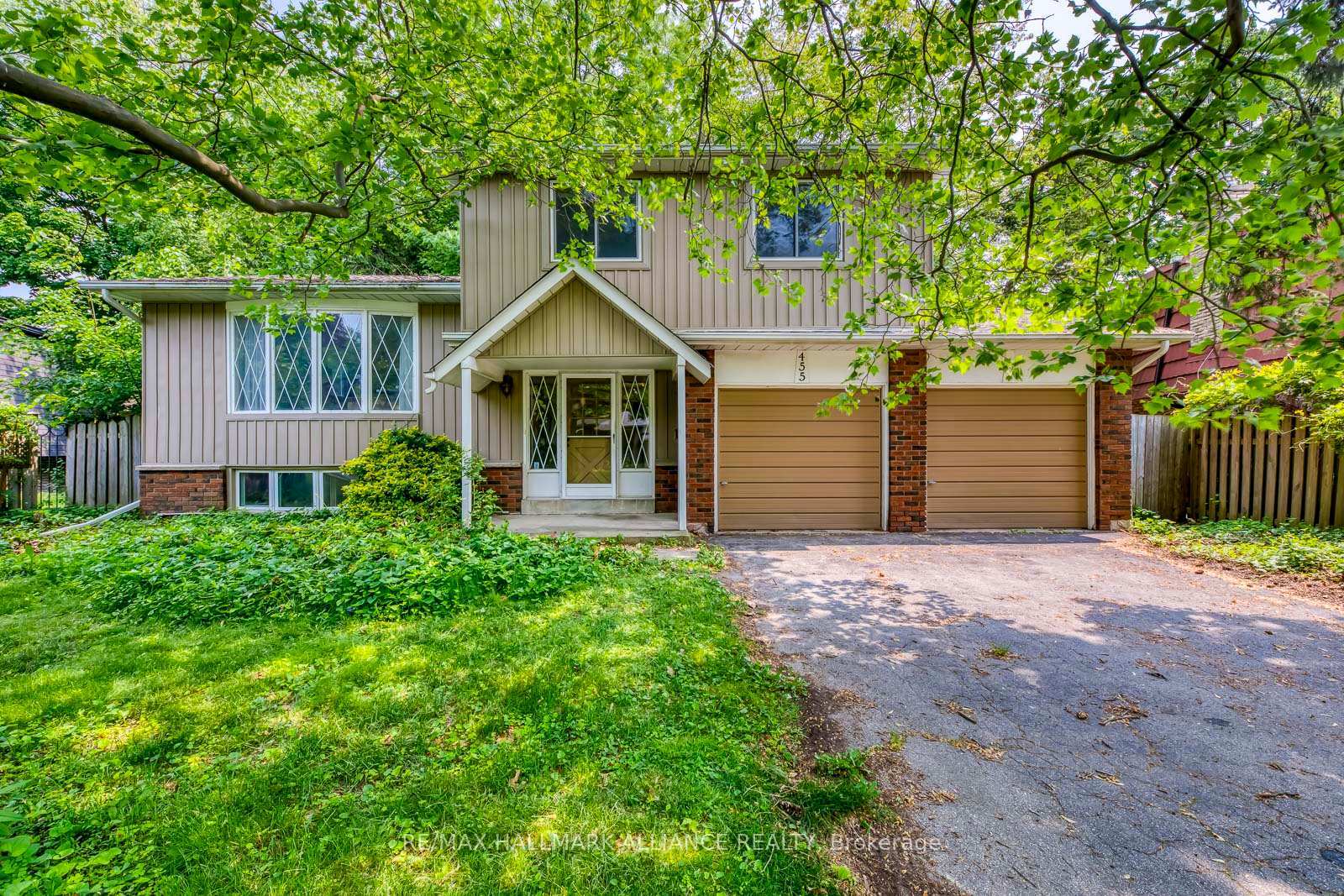 Property Photo: 455 Canterbury Crescent ON L6J 5K8