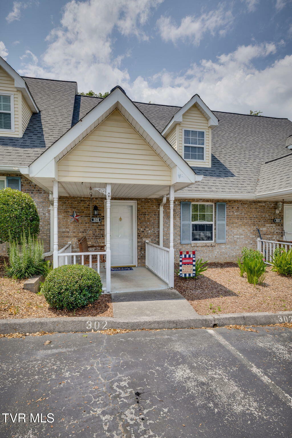 Property Photo: 302 Milton Court 302 TN 37664