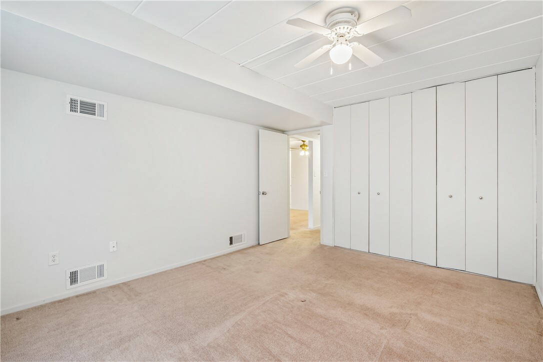 Property Photo: 2034 Swallow Hill Rd 403 PA 15220