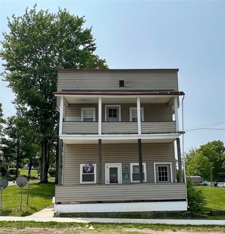 Property Photo: 37 Lake Street PA 16153