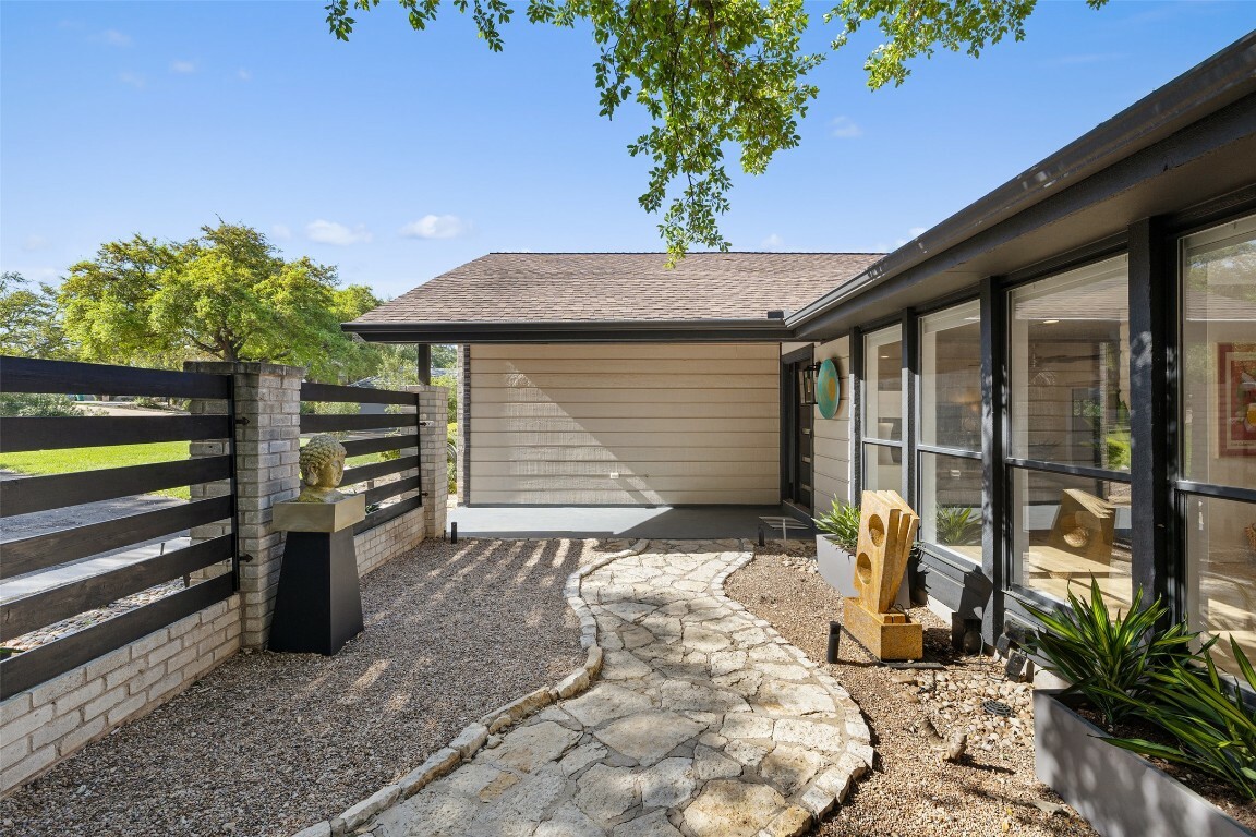 Property Photo:  105 Palos Verdes Drive  TX 78734 