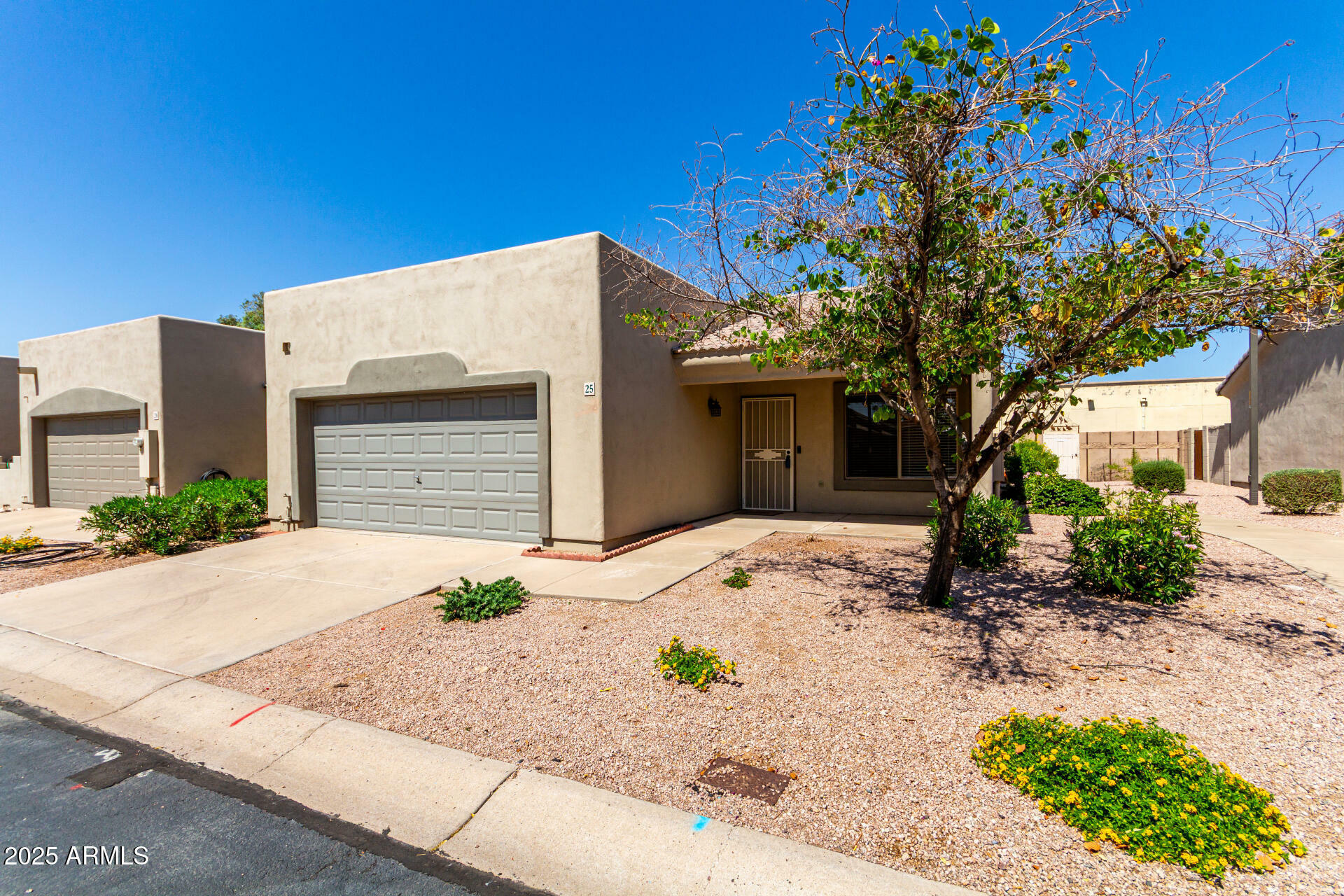 Property Photo:  64 N 63rd Street 25  AZ 85205 