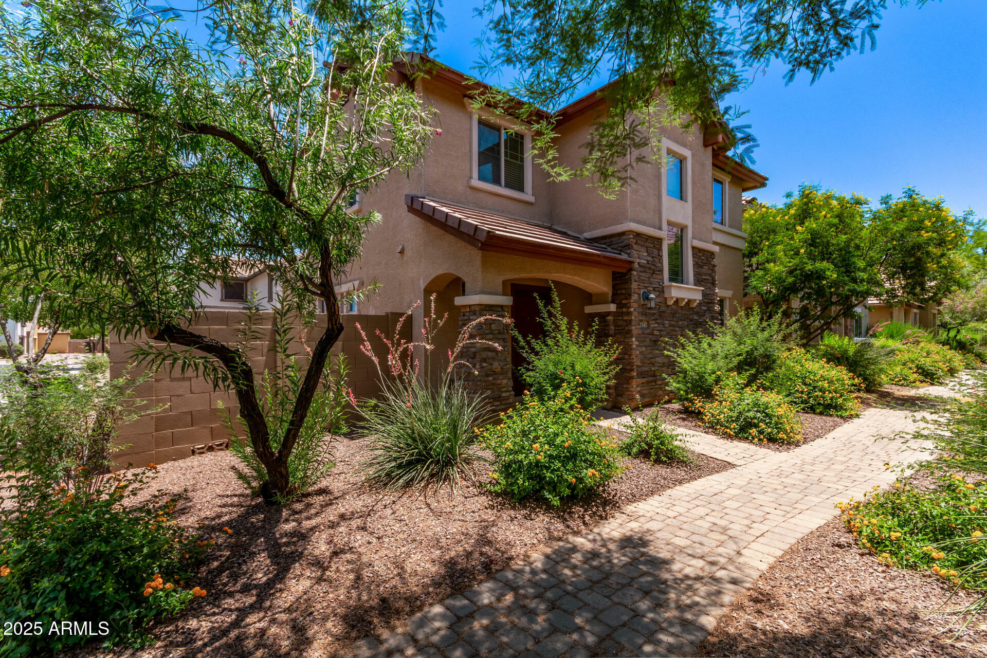 Property Photo:  2547 E Vermont Drive  AZ 85295 
