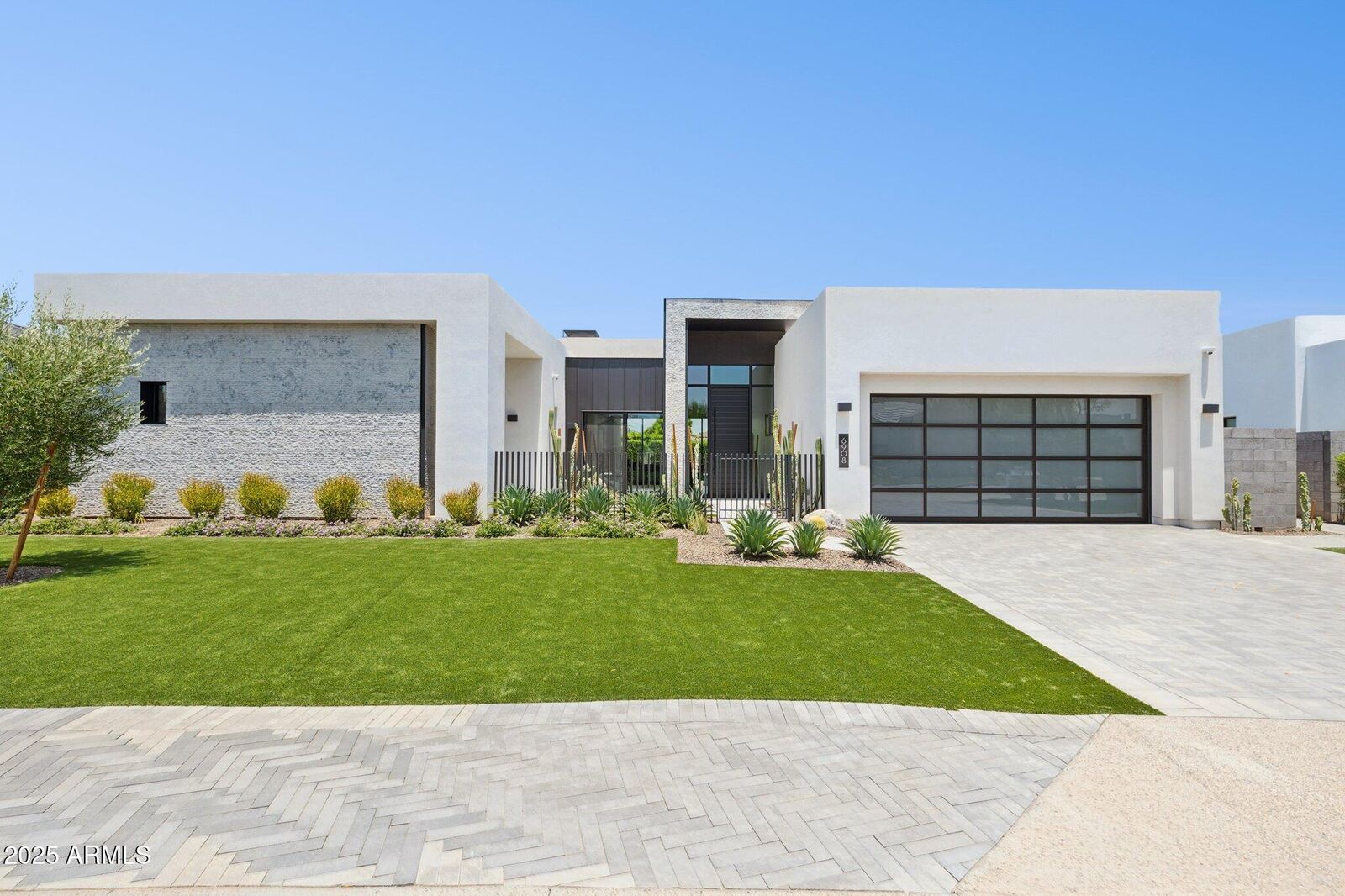 Property Photo:  6908 E Cactus Wren Road  AZ 85253 