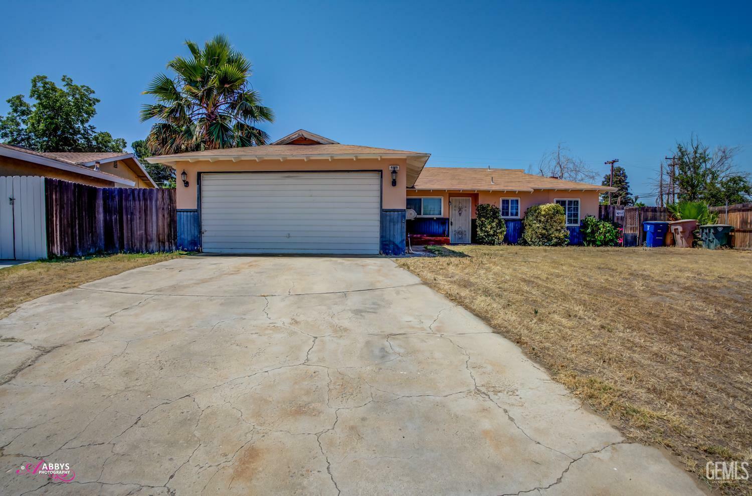 Property Photo: 4009 Marilyn Place CA 93309