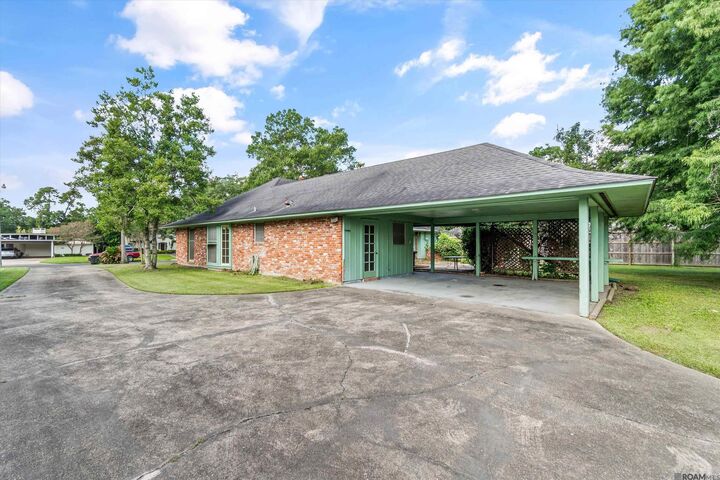 Property Photo: 5057 Whitehaven LA 70808