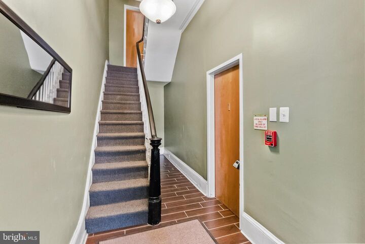 Property Photo:  1504 Mount Vernon Street 3  PA 19130 