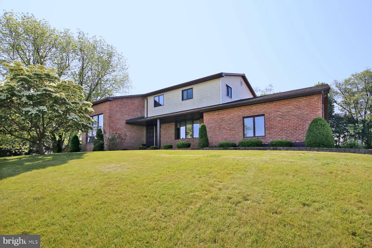 Property Photo: 10413 Jonestown Road PA 17003