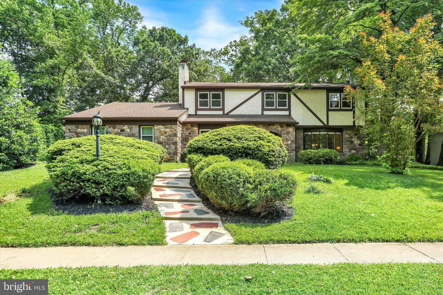 Property Photo: 542 Nottingham Drive PA 19067