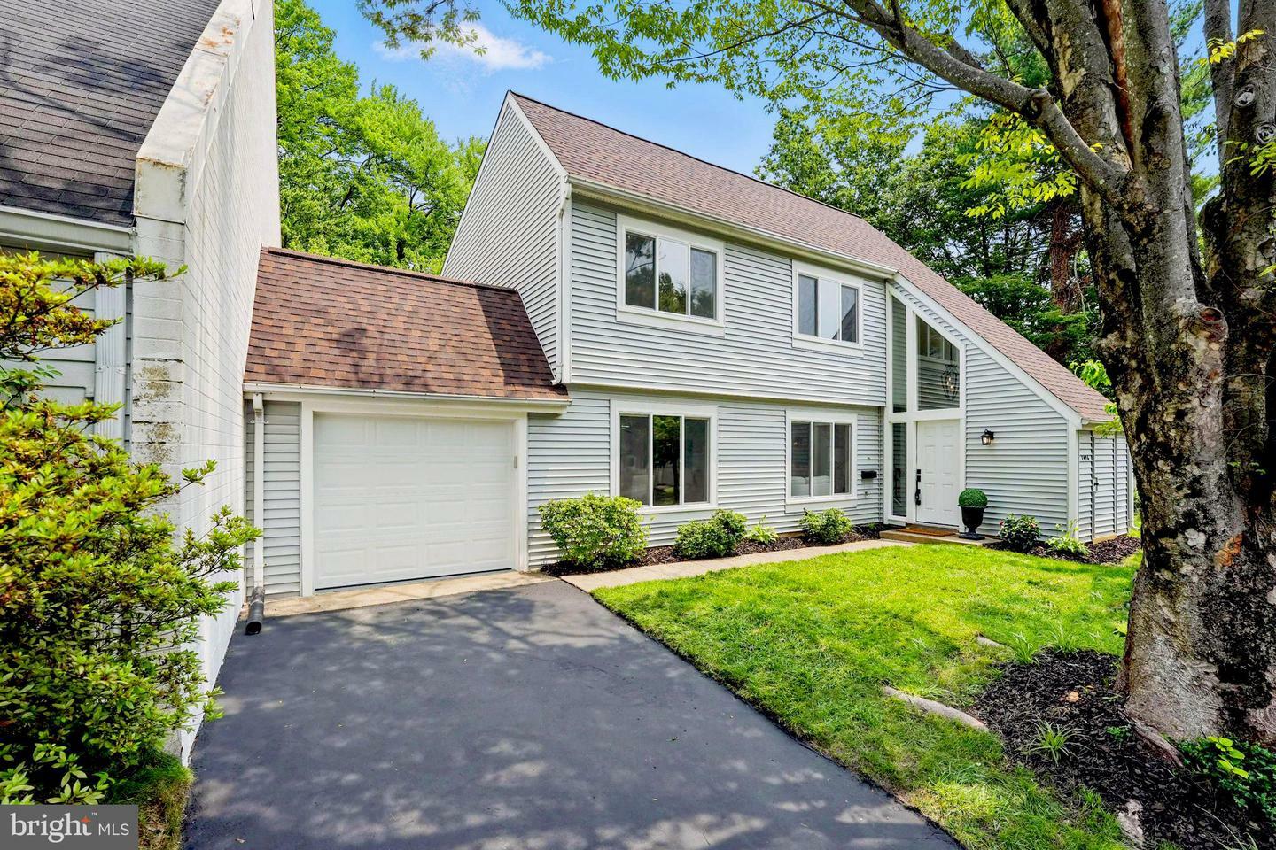 Property Photo: 1496 Roundleaf Court VA 20190