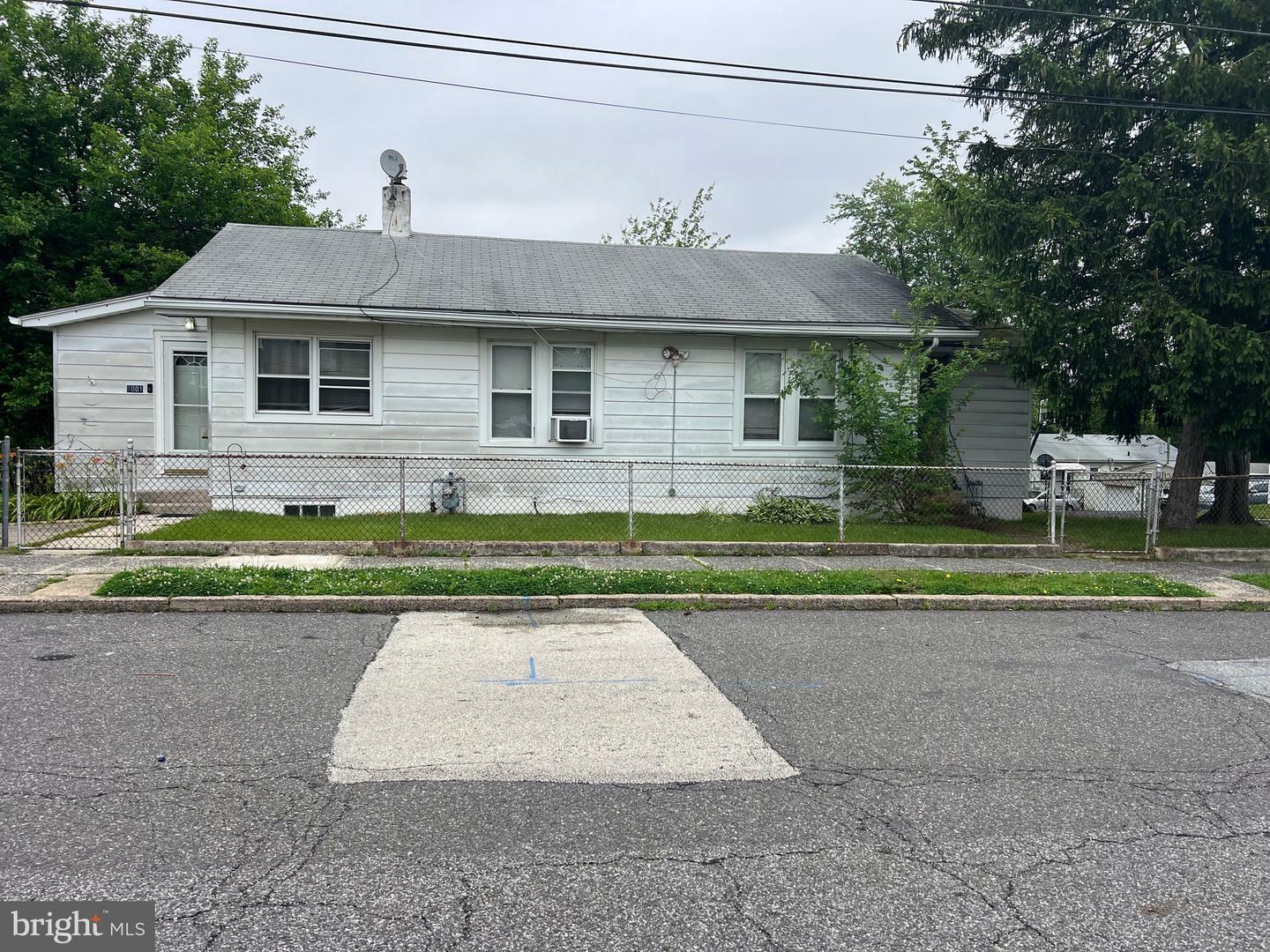 Property Photo: 1001 Sunset Street 100 PA 19061