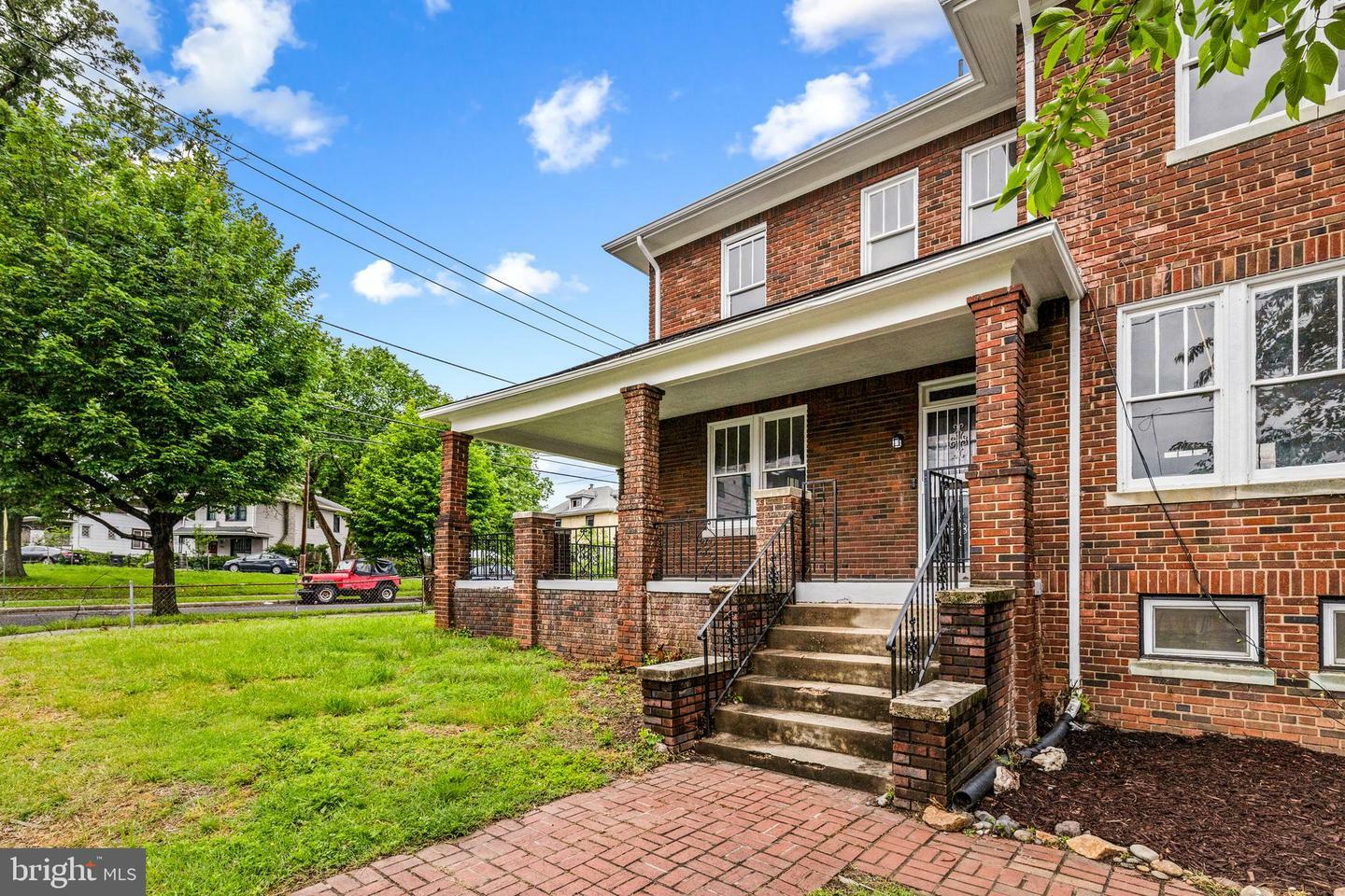 Property Photo: 1600 Girard Street NE DC 20018