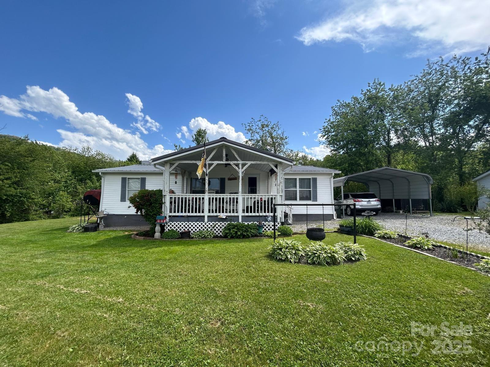 Property Photo: 121 J F Morris Drive NC 28786