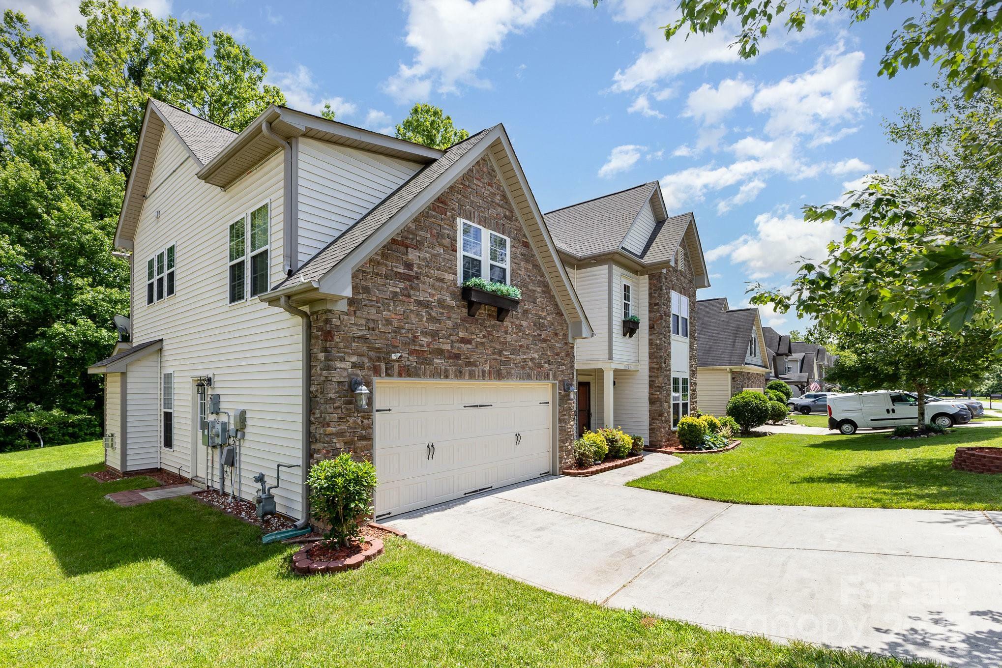 Property Photo: 10129 Loch Lomond Drive NC 28278