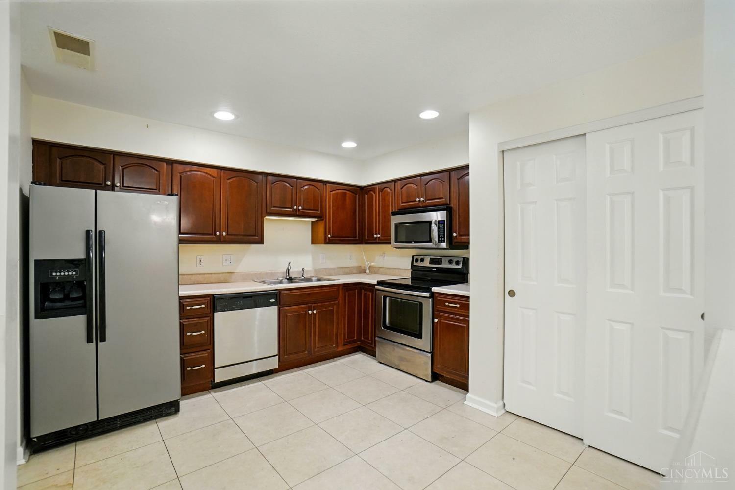 Property Photo: 3970 Olde Savannah Drive OH 45247