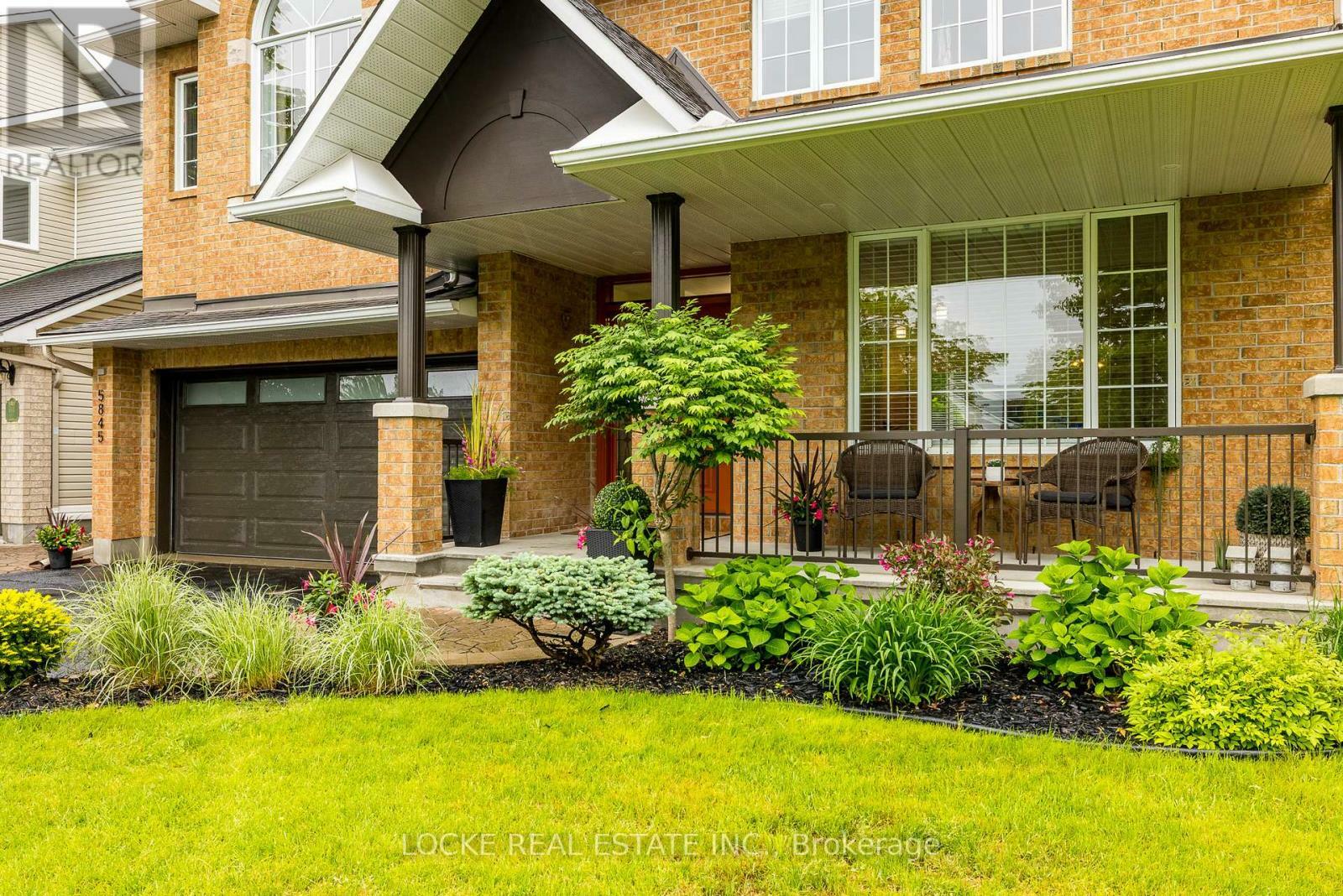 Property Photo: 5845 Gladewoods Place ON K1W 1G6