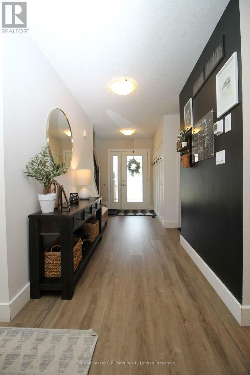 Property Photo: 19 Sandy Court ON N4G 0H6