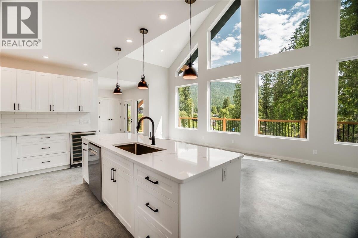 Property Photo:  2801 Harlow Road  BC V1L 6L3