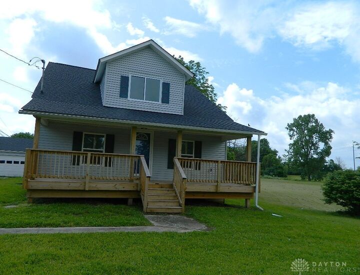 16 W Walnut Street  Jeffersonville OH 43128 photo